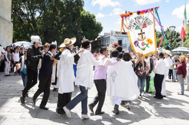 Oaxaca, Meksika - Eki 31, 2016: Kimliği belirsiz insanlar dans ve Ölüler Günü kutlamak (Dia de los Muertos), ulusal Meksika tatil, İnsanlığın Unesco Somut Olmayan Kültürel Miras
