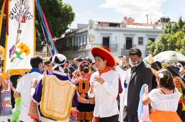 Oaxaca, Meksika - Eki 31, 2016: Kimliği belirsiz insanlar dans ve Ölüler Günü kutlamak (Dia de los Muertos), ulusal Meksika tatil, İnsanlığın Unesco Somut Olmayan Kültürel Miras