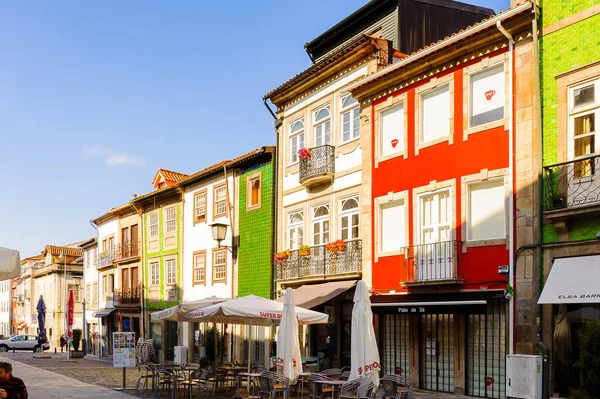 Braga, Portekiz - 14 Ekim 2016: Braga, Portekiz'in tarihi bölümünün mimarisi. Şehir 2012 yılında Avrupa Gençlik Başkenti oldu.