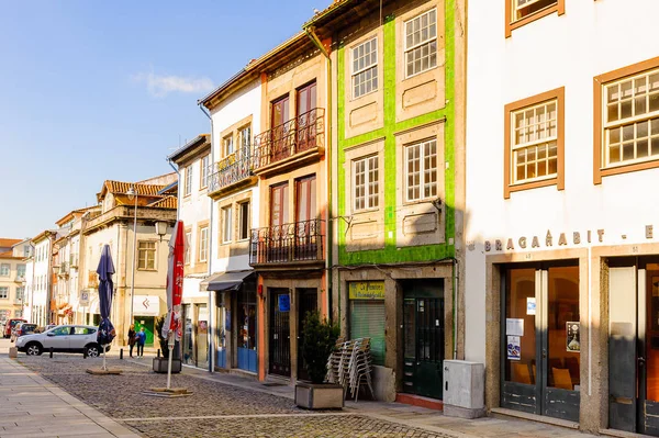 Braga, Portekiz - 14 Ekim 2016: Braga, Portekiz'in tarihi bölümünün mimarisi. Şehir 2012 yılında Avrupa Gençlik Başkenti oldu.