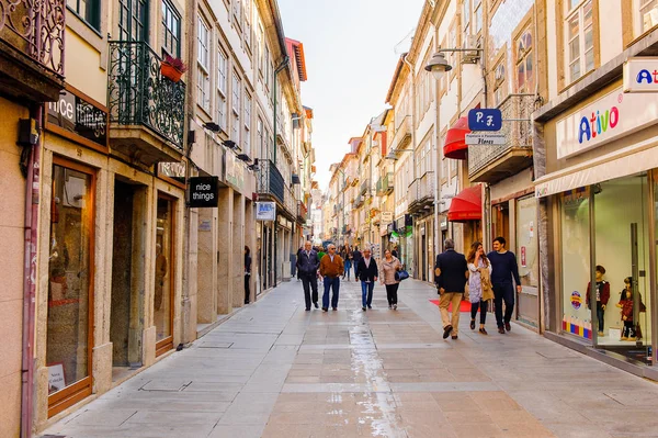 Braga, Portekiz - 14 Ekim 2016: Braga, Portekiz'in tarihi bölümünün mimarisi. Şehir 2012 yılında Avrupa Gençlik Başkenti oldu.