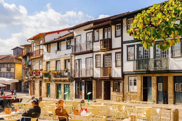 Guimaraes, Portekiz - 14 Ekim 2016: Guimaraes Tarihi Merkezi Oliveira Plaza, Portekiz. Unesco Dünya Mirası