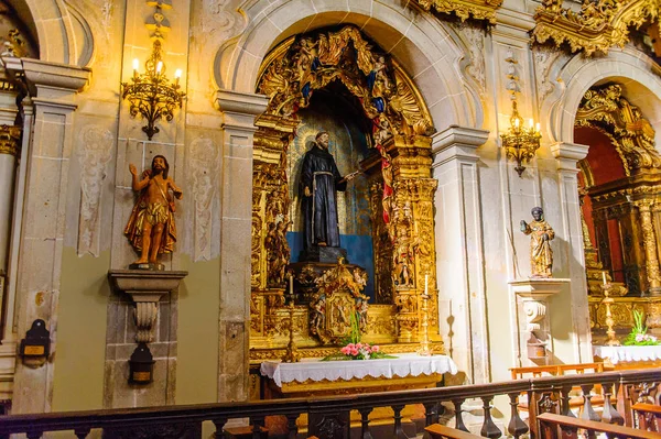 Guimaraes, Portekiz - Eki 14, 2016: Guimaraes, Portekiz'deki birden fazla kiliseden biri. Şehir 9.