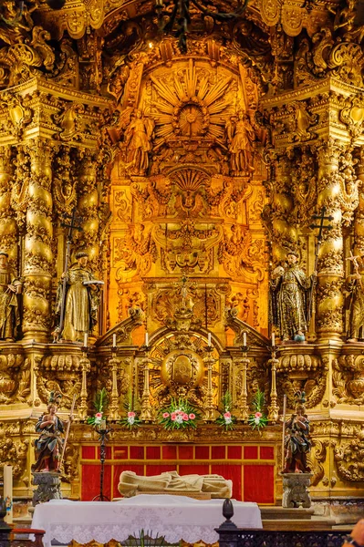 Guimaraes, Portekiz - Eki 14, 2016: Guimaraes, Portekiz'deki birden fazla kiliseden biri. Şehir 9.