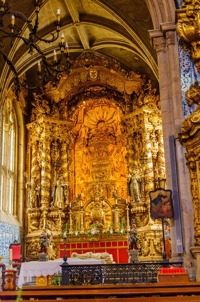 Guimaraes, Portekiz - Eki 14, 2016: Guimaraes, Portekiz'deki birden fazla kiliseden biri. Şehir 9.