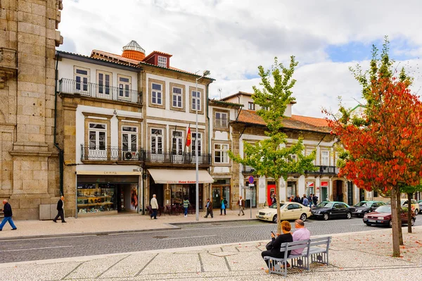 Guimaraes, Portekiz - 14 Ekim 2016: Portekiz'in Guimaraes Tarihi Merkezi'nin Toural meydanının mimarisi. Unesco Dünya Mirası