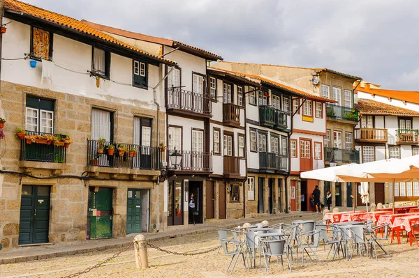 Guimaraes, Portekiz - 14 Ekim 2016: Guimaraes Tarihi Merkezi Oliveira Plaza, Portekiz. Unesco Dünya Mirası