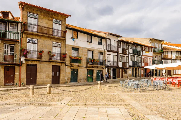 Guimaraes, Portekiz - 14 Ekim 2016: Guimaraes Tarihi Merkezi Oliveira Plaza, Portekiz. Unesco Dünya Mirası