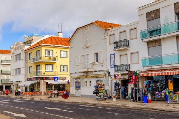 Nazare, Portekiz - 15 Ekim 2016: Nasıra, Portekiz. Bu Silver Coast (Costa de Prata en popüler sahil beldelerinden biridir)