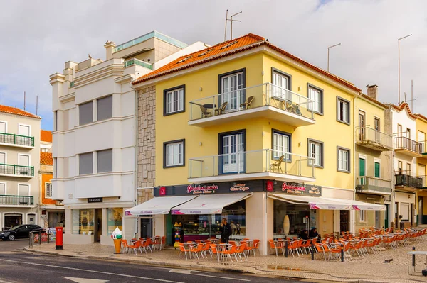 Nazare, Portekiz - 15 Ekim 2016: Nasıra Sahili, Portekiz. Bu Silver Coast (Costa de Prata en popüler sahil beldelerinden biridir)