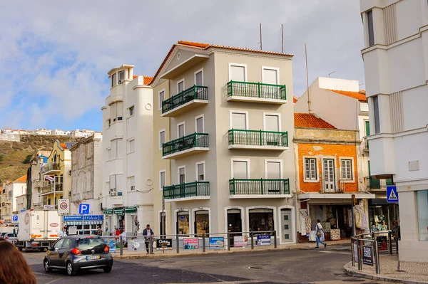 Nazare, Portekiz - 15 Ekim 2016: Nasıra Sahili Mimarisi, Portekiz. Bu Silver Coast (Costa de Prata en popüler sahil beldelerinden biridir)