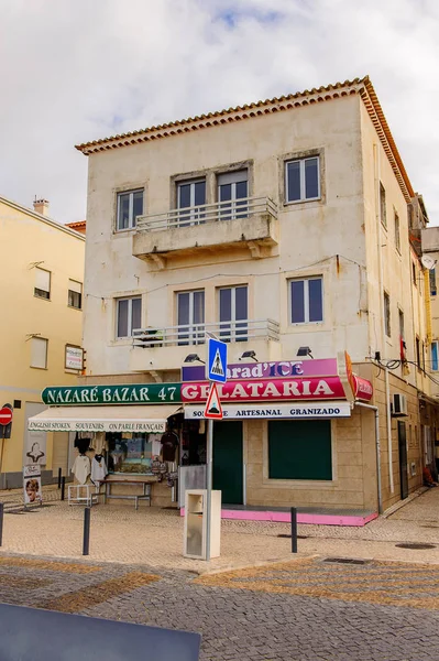 Nazare, Portekiz - 15 Ekim 2016: Nasıra Lı'nın Mimarisi, Portekiz. Bu Silver Coast (Costa de Prata en popüler sahil beldelerinden biridir)