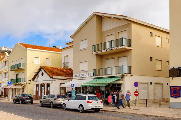 Nazare, Portekiz - 15 Ekim 2016: Nasıra Lı'nın Mimarisi, Portekiz. Bu Silver Coast (Costa de Prata en popüler sahil beldelerinden biridir)