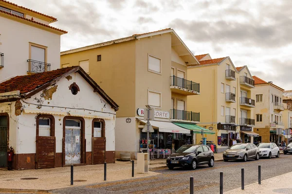 Nazare, Portekiz - 15 Ekim 2016: Nasıra Lı'nın Mimarisi, Portekiz. Bu Silver Coast (Costa de Prata en popüler sahil beldelerinden biridir)