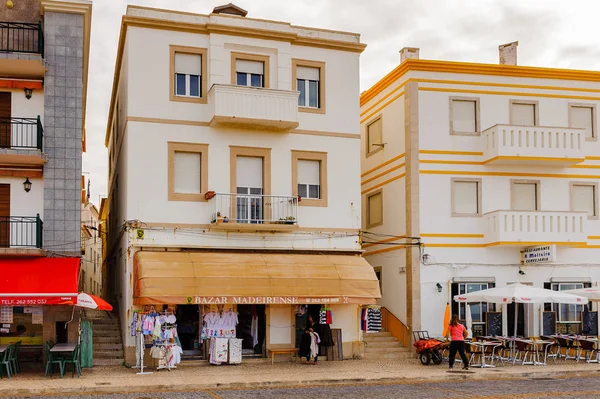 Nazare, Portekiz - 15 Ekim 2016: Nasıra Lı'nın Mimarisi, Portekiz. Bu Silver Coast (Costa de Prata en popüler sahil beldelerinden biridir)