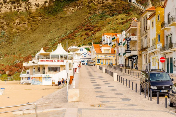 Nazare, Portekiz - 15 Ekim 2016: Nasıra Sahili Mimarisi, Portekiz. Bu Silver Coast (Costa de Prata en popüler sahil beldelerinden biridir).
