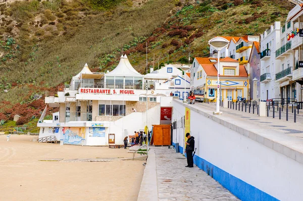 Nazare, Portekiz - 15 Ekim 2016: Nasıra Sahili Mimarisi, Portekiz. Bu Silver Coast (Costa de Prata en popüler sahil beldelerinden biridir).