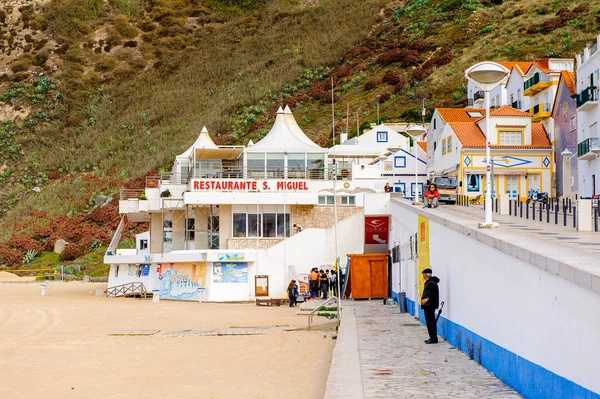 Nazare, Portekiz - 15 Ekim 2016: Nasıra Sahili Mimarisi, Portekiz. Bu Silver Coast (Costa de Prata en popüler sahil beldelerinden biridir).