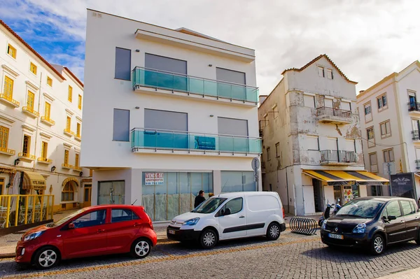 Nazare, Portekiz - 15 Ekim 2016: Nasıra Sahili Mimarisi, Portekiz. Bu Silver Coast (Costa de Prata en popüler sahil beldelerinden biridir).
