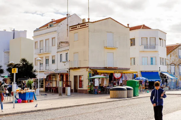 Nazare, Portekiz - 15 Ekim 2016: Nasıra Sahili, Portekiz. Bu Silver Coast (Costa de Prata en popüler sahil beldelerinden biridir)