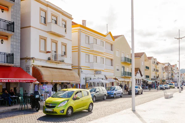 Nazare, Portekiz - 15 Ekim 2016: Nasıra Sahili, Portekiz. Bu Silver Coast (Costa de Prata en popüler sahil beldelerinden biridir)