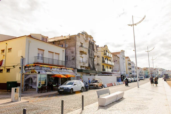 Nazare, Portekiz - 15 Ekim 2016: Nasıra Sahili, Portekiz. Bu Silver Coast (Costa de Prata en popüler sahil beldelerinden biridir)