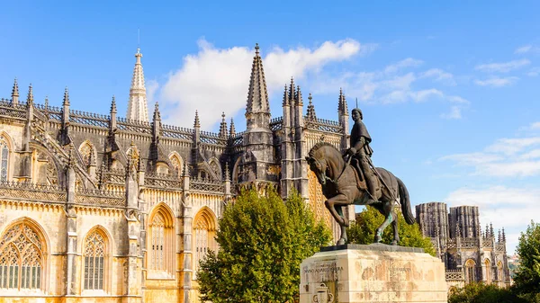Batalha, Portekiz - 15 Ekim 2016: Nuno lvares Pereira Heykeli. Batalha Manastırı (Zafer AzizE Meryem Manastırı). Unesco Dünya Mirası  