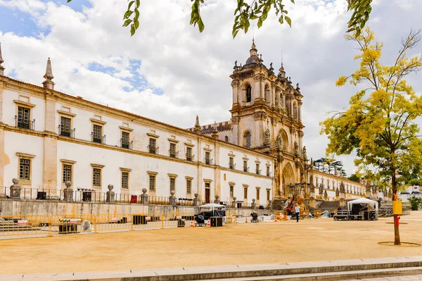 Alcobaca, Portekiz - 15 Ekim 2016: Kral I. Pedro ve Ines de Castro'nun burried edildiği Orta Çağ Roma Katolik manastırı. Unesco Dünya Heriatge