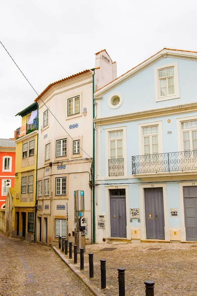 Coimbra, Portekiz - 16 Ekim 2016: Coimbra, Portekiz'in tarihi merkezinin mimarisi. Unesco tarafından 2013 yılından bu yana Dünya Mirası