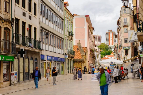 Coimbra, Portekiz - 16 Ekim 2016: Coimbra, Portekiz'in tarihi merkezinin mimarisi. Unesco tarafından 2013 yılından bu yana Dünya Mirası