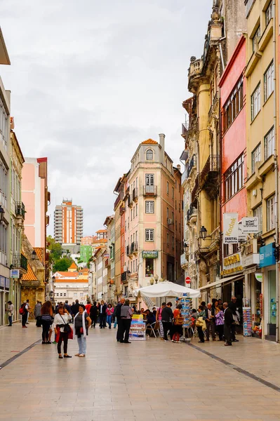 Coimbra, Portekiz - 16 Ekim 2016: Coimbra, Portekiz'in tarihi merkezinin mimarisi. Unesco tarafından 2013 yılından bu yana Dünya Mirası