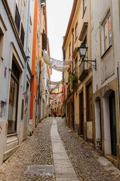 コインブラ ポルトガル 10月 2016 コインブラの歴史的中心部の狭い通り ポルトガル 2013年よりユネスコの世界遺産に登録 — ストック写真