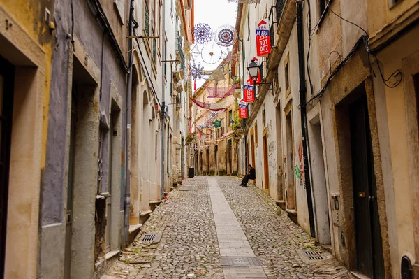 コインブラ ポルトガル 10月 2016 コインブラの歴史的中心部の狭い通り ポルトガル 2013年よりユネスコの世界遺産に登録 — ストック写真