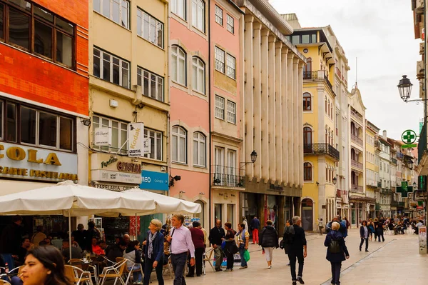 Coimbra, Portekiz - 16 Ekim 2016: Coimbra, Portekiz'in tarihi merkezinin antik mimarisi. Unesco tarafından 2013 yılından bu yana Dünya Mirası