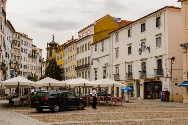Coimbra, Portekiz - 16 Ekim 2016: Coimbra, Portekiz'in tarihi merkezinin antik mimarisi. Unesco tarafından 2013 yılından bu yana Dünya Mirası