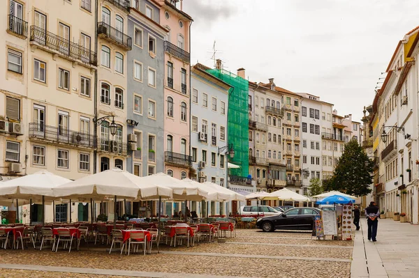 Coimbra, Portekiz - 16 Ekim 2016: Coimbra, Portekiz'in tarihi merkezinin antik mimarisi. Unesco tarafından 2013 yılından bu yana Dünya Mirası
