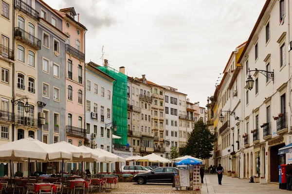Coimbra, Portekiz - 16 Ekim 2016: Coimbra, Portekiz'in tarihi merkezinin antik mimarisi. Unesco tarafından 2013 yılından bu yana Dünya Mirası