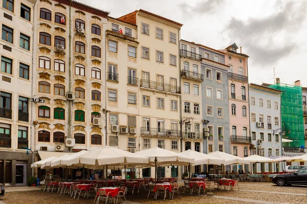 Coimbra, Portekiz - 16 Ekim 2016: Coimbra, Portekiz'in tarihi merkezinin mimarisi. Unesco tarafından 2013 yılından bu yana Dünya Mirası
