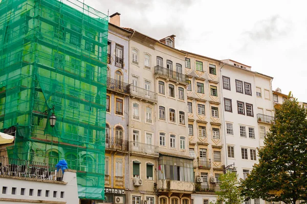 Coimbra, Portekiz - 16 Ekim 2016: Coimbra, Portekiz'in tarihi merkezinin mimarisi. Unesco tarafından 2013 yılından bu yana Dünya Mirası