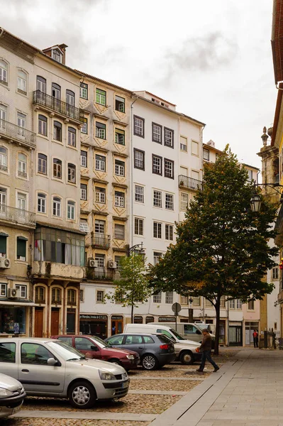 Coimbra, Portekiz - 16 Ekim 2016: Coimbra, Portekiz'in tarihi merkezinin mimarisi. Unesco tarafından 2013 yılından bu yana Dünya Mirası