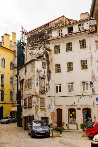 Coimbra, Portekiz - 16 Ekim 2016: Coimbra, Portekiz'in tarihi merkezinin mimarisi. Unesco tarafından 2013 yılından bu yana Dünya Mirası