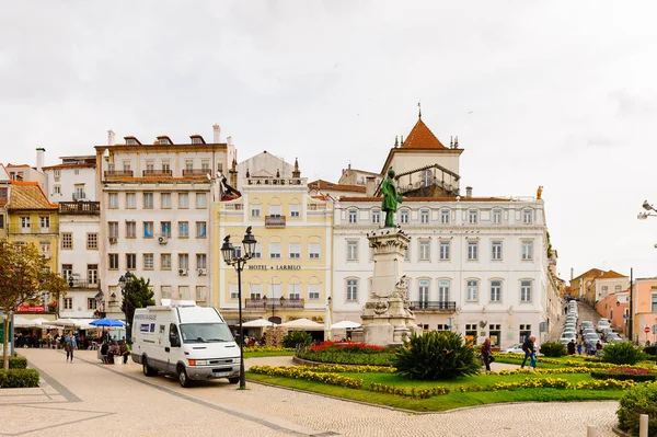 Coimbra, Portekiz - 16 Ekim 2016: Coimbra, Portekiz'in tarihi merkezinin mimarisi. Unesco tarafından 2013 yılından bu yana Dünya Mirası