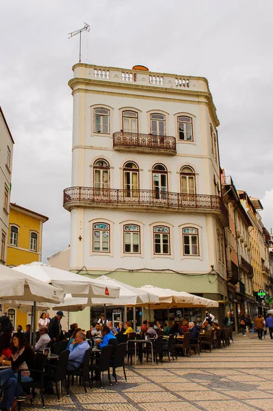 Coimbra, Portekiz - 16 Ekim 2016: Coimbra, Portekiz'in tarihi merkezinin mimarisi. Unesco tarafından 2013 yılından bu yana Dünya Mirası