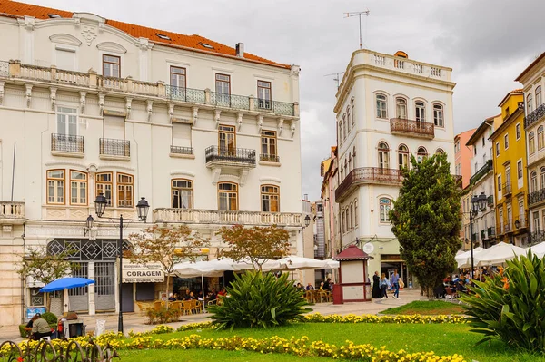 Coimbra, Portekiz - 16 Ekim 2016: Coimbra, Portekiz'in tarihi merkezinin mimarisi. Unesco tarafından 2013 yılından bu yana Dünya Mirası