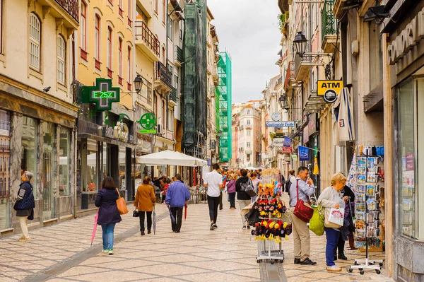 Coimbra, Portekiz - 16 Ekim 2016: Coimbra, Portekiz'in tarihi merkezinin mimarisi. Unesco tarafından 2013 yılından bu yana Dünya Mirası