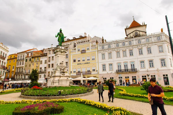 Coimbra, Portekiz - 16 Ekim 2016: Coimbra Tarihi merkezi Meydanı, Portekiz. Unesco tarafından 2013 yılından bu yana Dünya Mirası