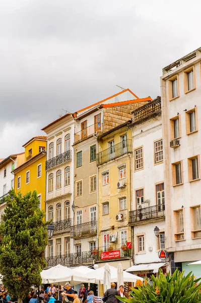 Coimbra, Portekiz - 16 Ekim 2016: Coimbra, Portekiz'in tarihi merkezinin mimarisi. Unesco tarafından 2013 yılından bu yana Dünya Mirası