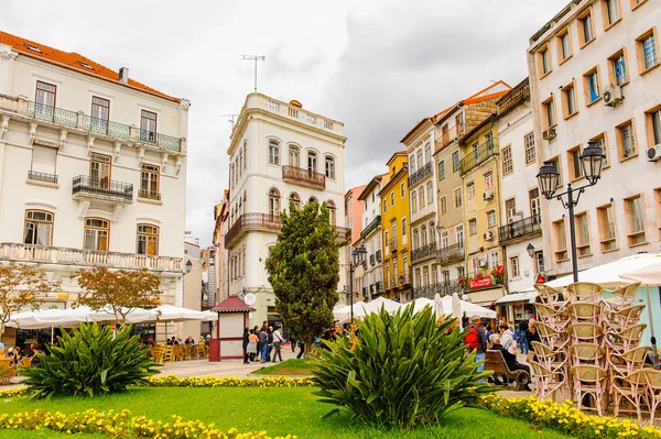 Coimbra, Portekiz - 16 Ekim 2016: Coimbra, Portekiz'in tarihi merkezinin mimarisi. Unesco tarafından 2013 yılından bu yana Dünya Mirası
