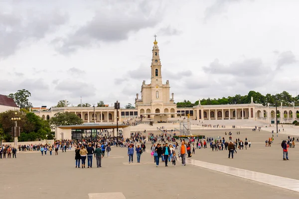 Fatima, Portekiz - Eki 16, 2016: Sanctuary of Fatima, Portekiz. Katolik hacılar ve turistler için önemli yerler