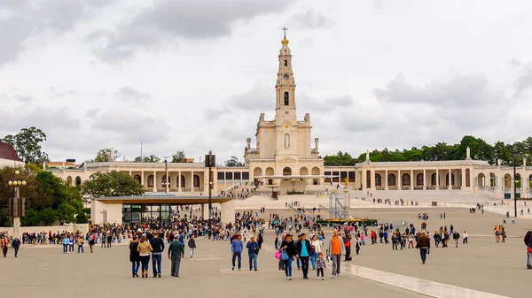 Fatima, Portekiz - Eki 16, 2016: Sanctuary of Fatima, Portekiz. Katolik hacılar ve turistler için önemli yerler